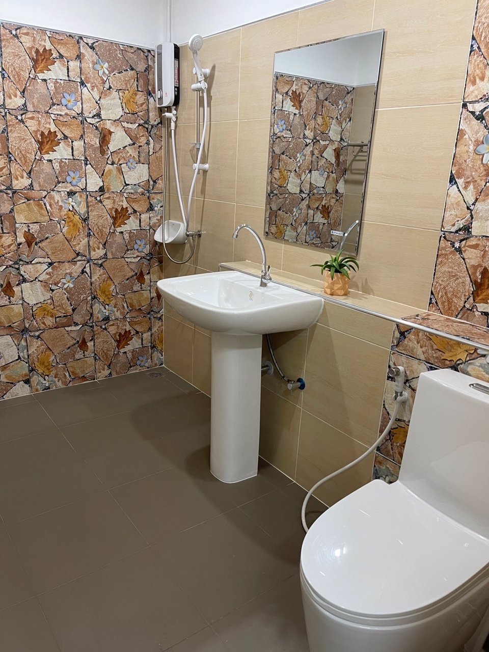 ให้เช่าถูกมาก-รายวัน-รายเดือน-คอนโด-ศูนย์สวรรค์เอเดน-ทำเลทองในเมืองเชียงใหม่-ใกล้เซ็นทรัล-บิ๊กซี-แ