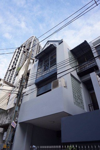 kh108-ให้เช่าทาวน์โฮม-ติด-bts-พระโขนง-renovate-ใหม่เหมาะทำ-ที่พักอาศัย-ออฟฟิศ-คลินิกเสริมความงาม