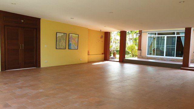 ขายวิลล่า-พร้อมสระว่ายน้ำ-สไตล์ร่วมสมัยขนาดใหญ่-10-ห้องนอน-10-ห้องน้ำ-ใกล้เซ็นทรัลเฟสติวัล-เชียงใหม่