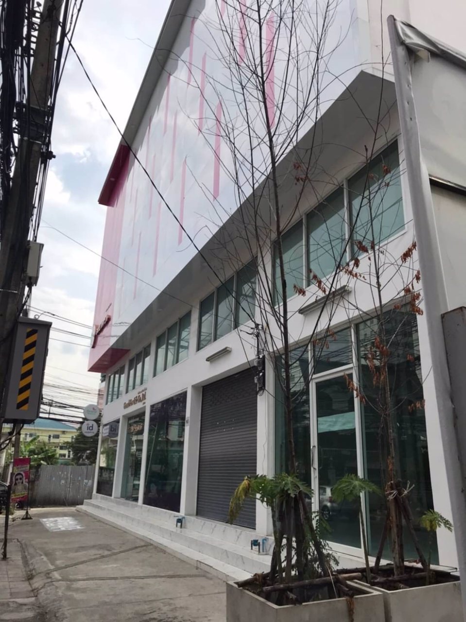 ขายอาคารพาณิชย์-5-คูหา-เนื้อที่-101-ตร-ว-ที่ดินจอดรถ-เนื้อที่-98-ตร-ว-ขาย-55-ล้านบาท