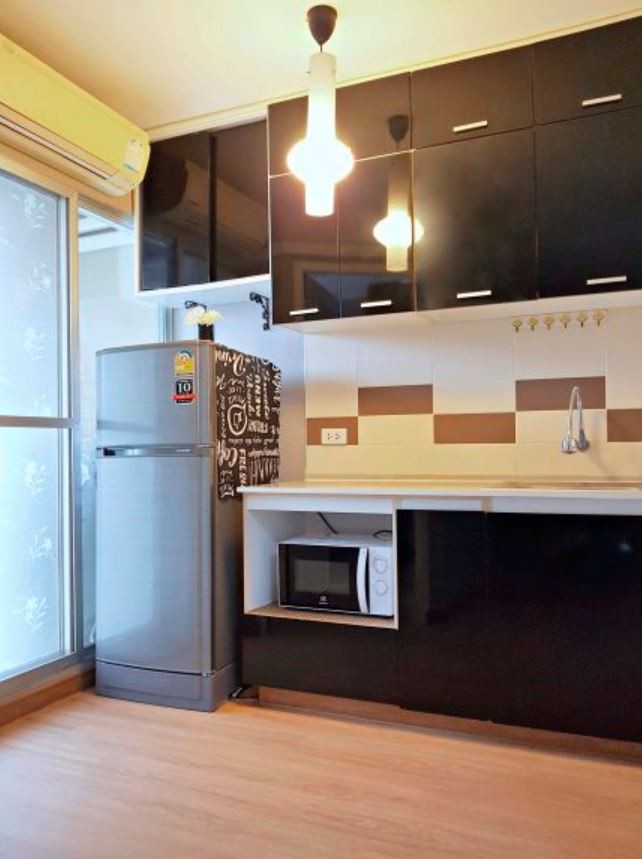 ให้เช่าลุมพินี-คอนโดทาวน์-บดินทรเดชา-รามคำแหง-1-ห้องนอน-เฟอร์นิเจอร์-build-in-ผนังวอลล์เปเปอร์