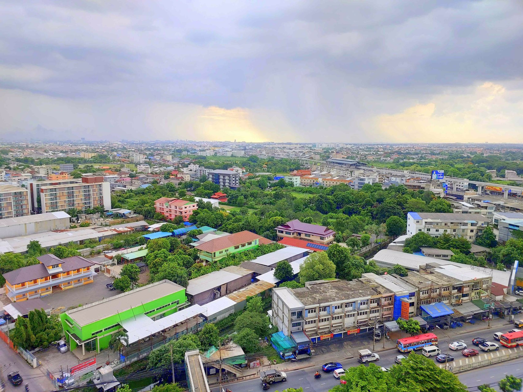 ให้เช่าคอนโด-ลุมพินี-ฯ-รามอินทรา-นวมินทร์-ชั้น-18-วิวสวย-ทำเลดีติดถนนใหญ่-เข้าออกได้-2-ทาง