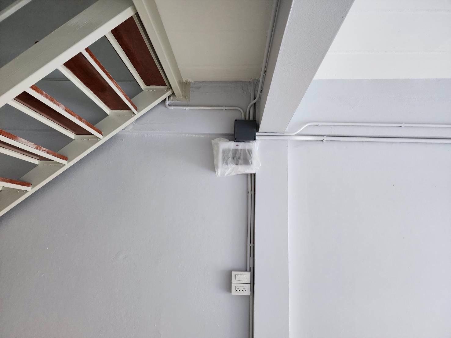 ขายสำนักงานพร้อมพื้นที่ทำโกดัง-เป็นอาคารพาณิชย์-5-คูหา-รวมพื้นที่ดินเปล่า-109-ตรว