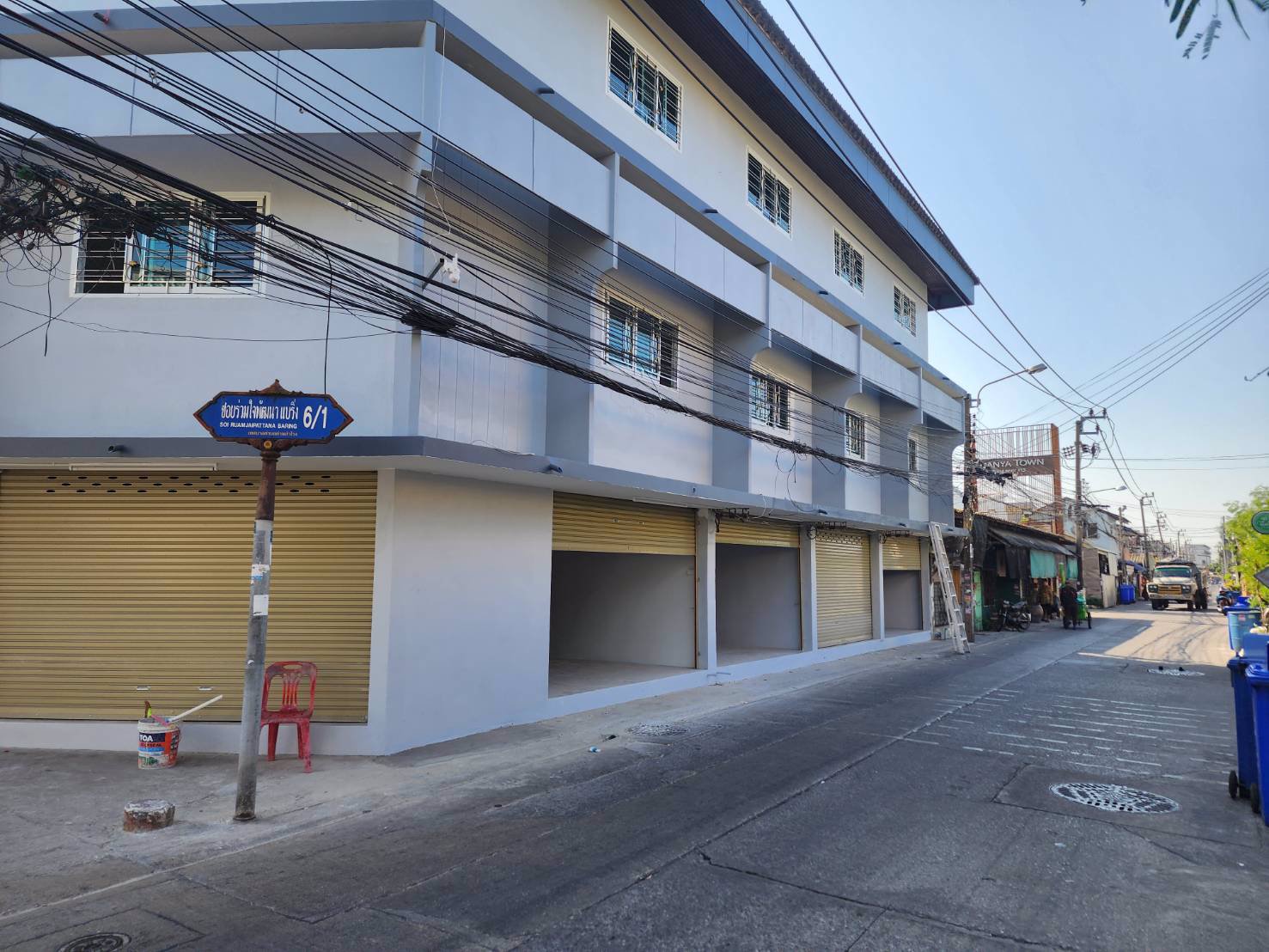 ขายสำนักงานพร้อมพื้นที่ทำโกดัง-เป็นอาคารพาณิชย์-5-คูหา-รวมพื้นที่ดินเปล่า-109-ตรว