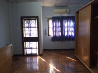 ให้เช่าทาวเฮ้าส์-3-ชั้น-หมู่บ้านเกตุนุติเชอมิเน่-ลาดพร้าว87