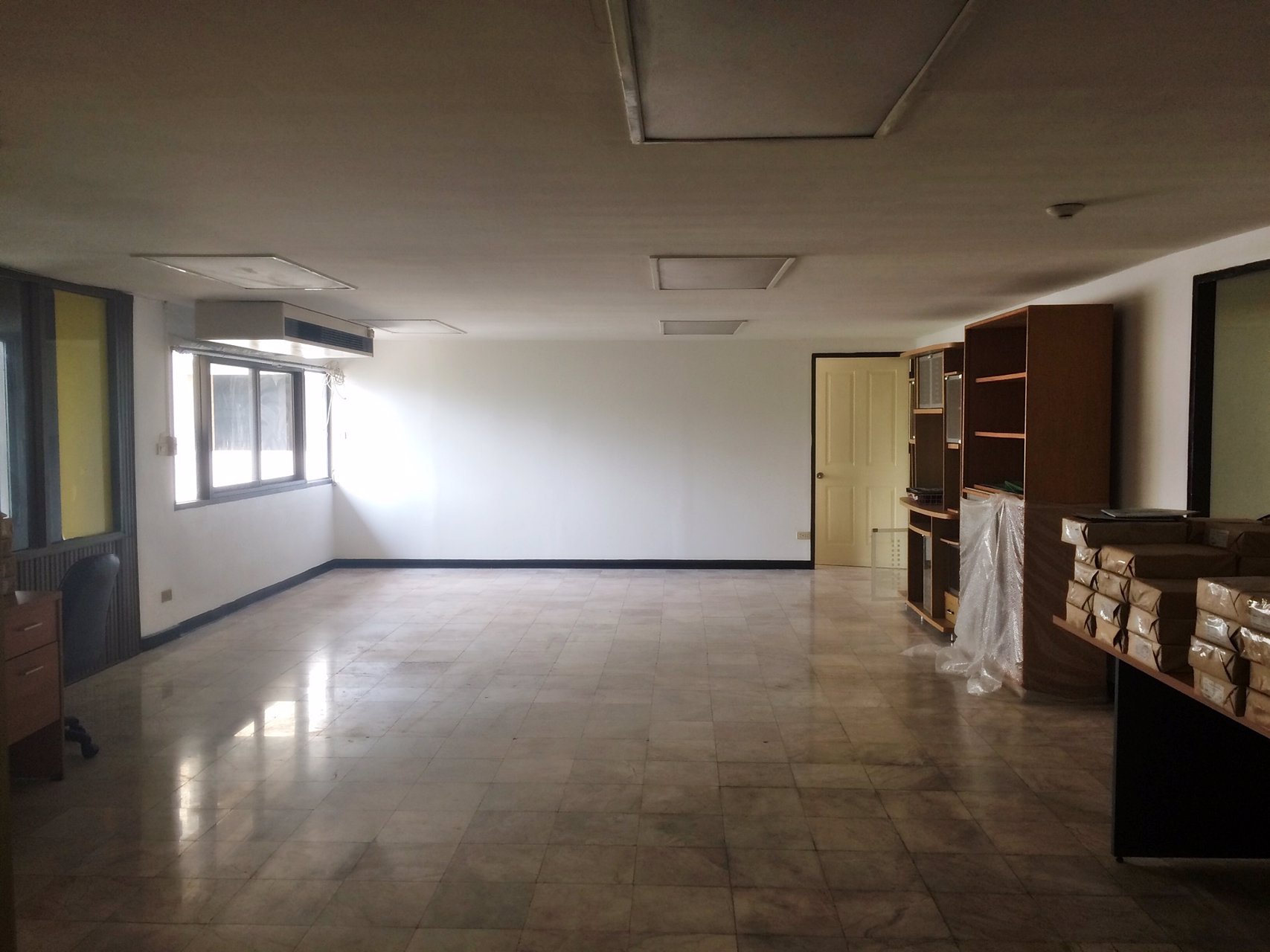 ให้เช่าห้องชุด-อาคารชุดคริสตัลการ์เด้น-ซอยสุขุมวิท-4-for-rent-at-crystal-garden-condo