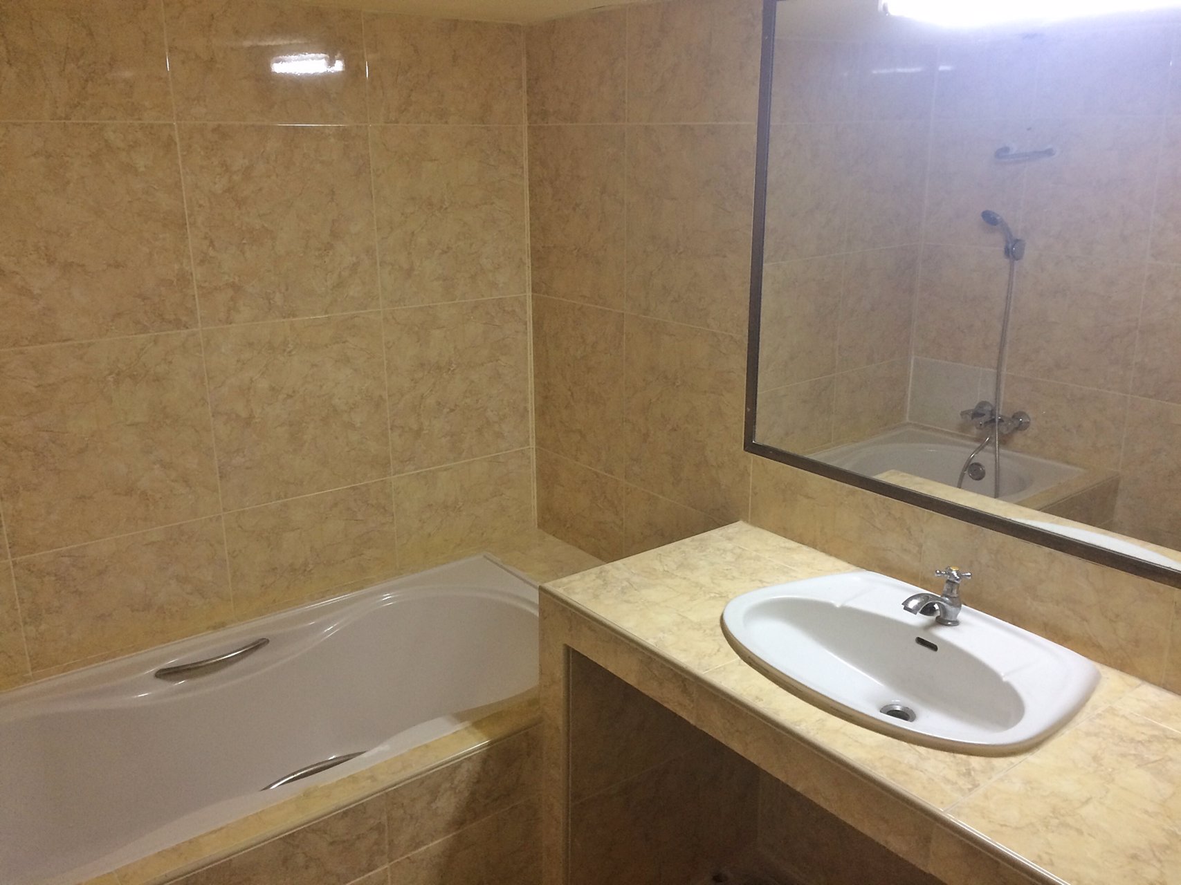 ให้เช่าห้องชุด-อาคารชุดคริสตัลการ์เด้น-ซอยสุขุมวิท-4-for-rent-at-crystal-garden-condo