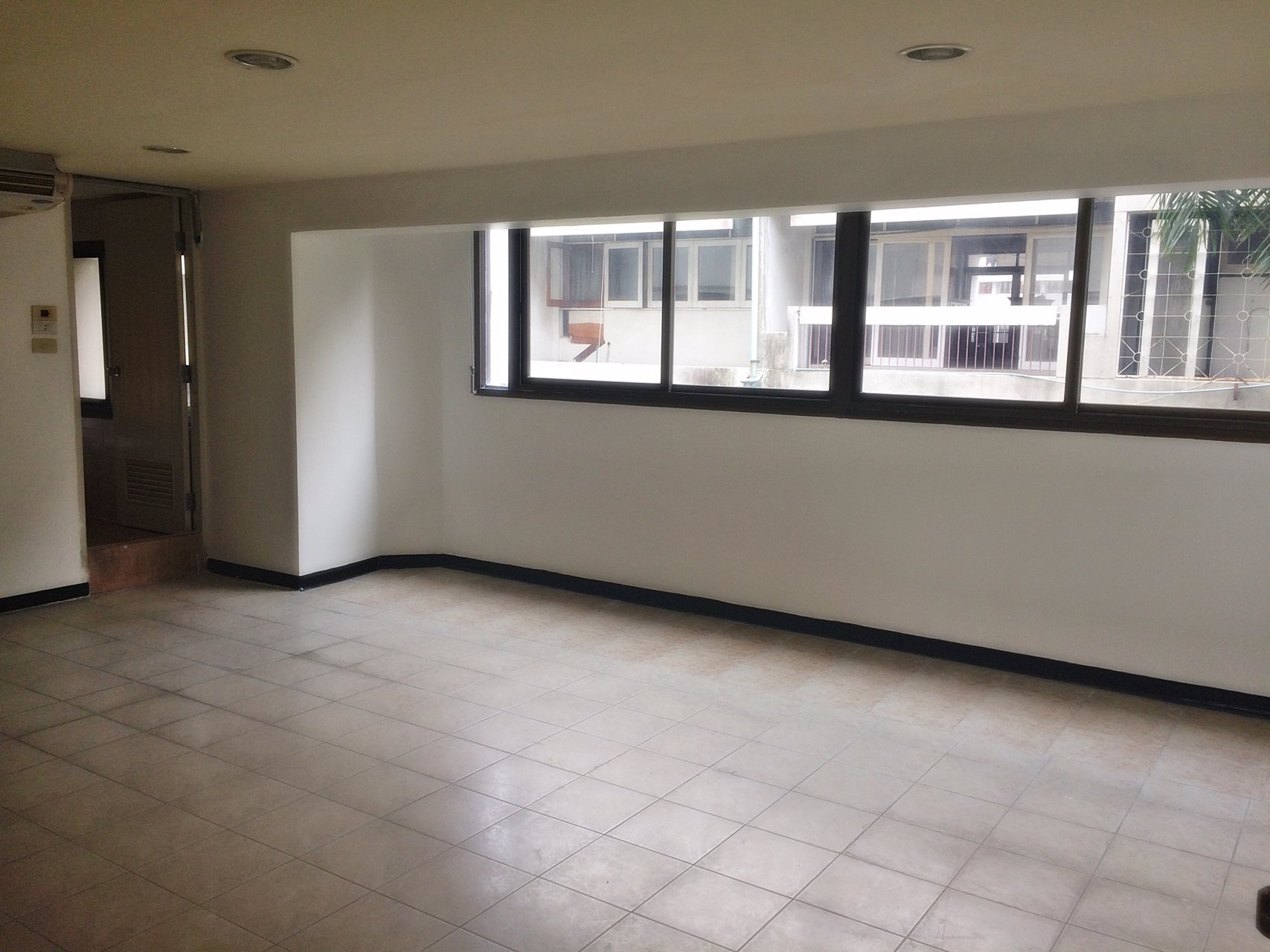 ให้เช่าห้องชุด-อาคารชุดคริสตัลการ์เด้น-ซอยสุขุมวิท-4-for-rent-at-crystal-garden-condo