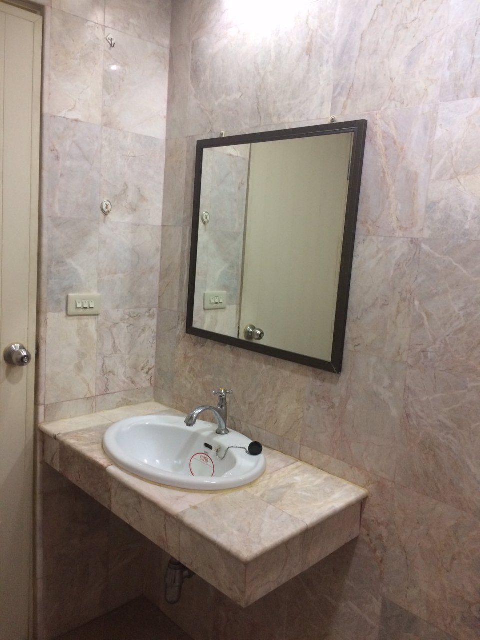 ให้เช่าห้องชุด-อาคารชุดคริสตัลการ์เด้น-ซอยสุขุมวิท-4-for-rent-at-crystal-garden-condo