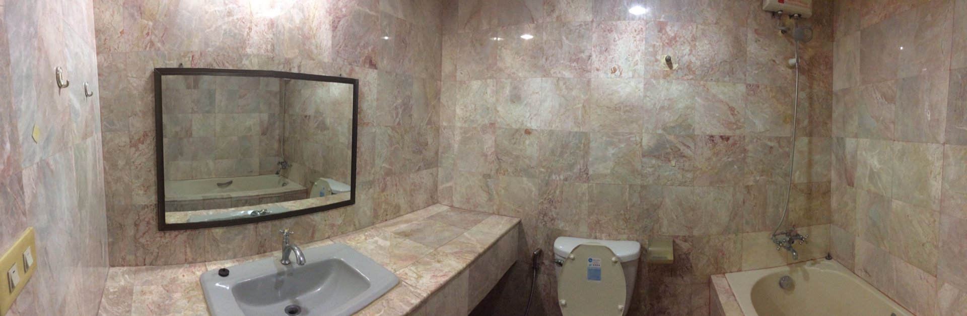 ให้เช่าห้องชุด-อาคารชุดคริสตัลการ์เด้น-ซอยสุขุมวิท-4-for-rent-at-crystal-garden-condo