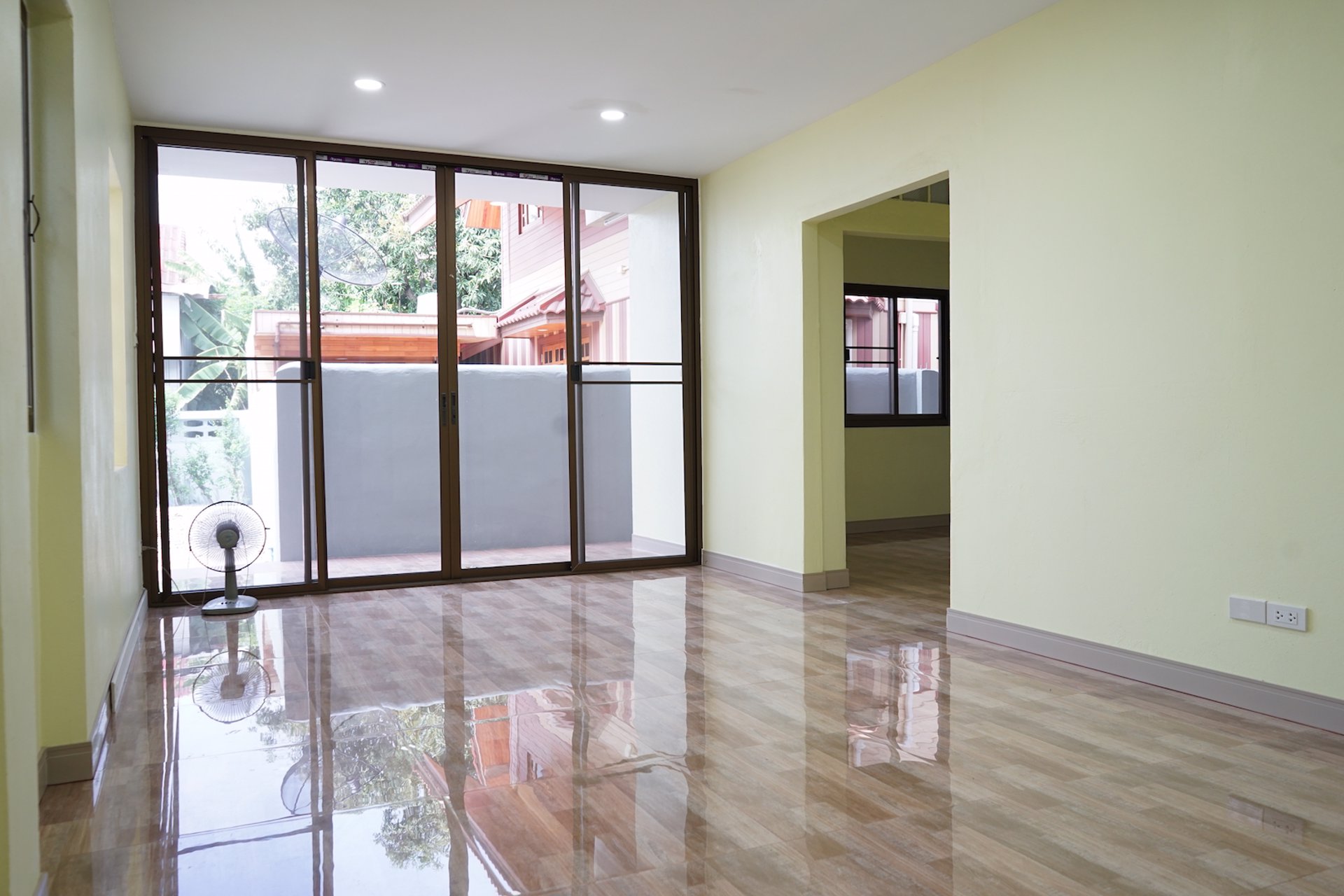 ให้เช่า-บ้านเดี่ยว-2-ชั้น-พร้อมที่ดินขนาดใหญ่