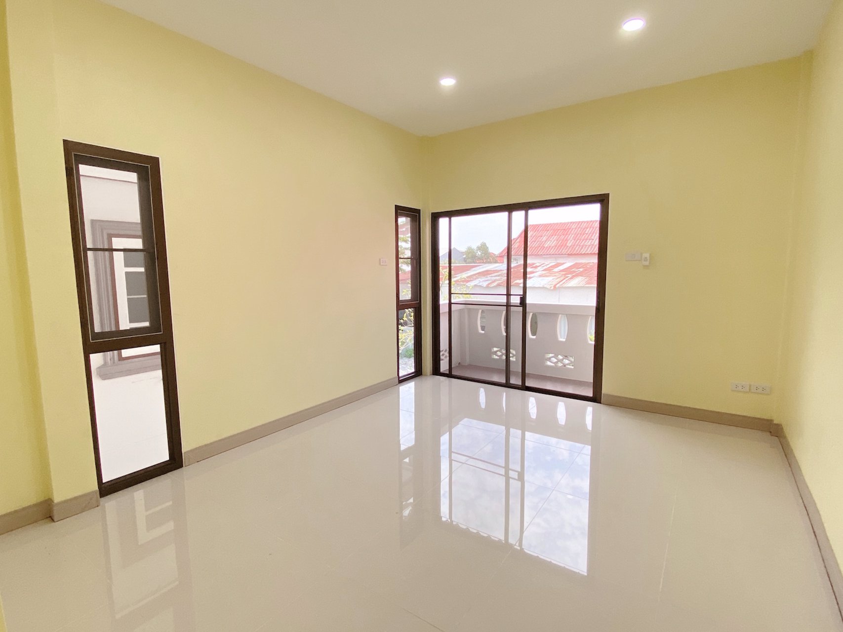 ให้เช่า-บ้านเดี่ยว-2-ชั้น-พร้อมที่ดินขนาดใหญ่