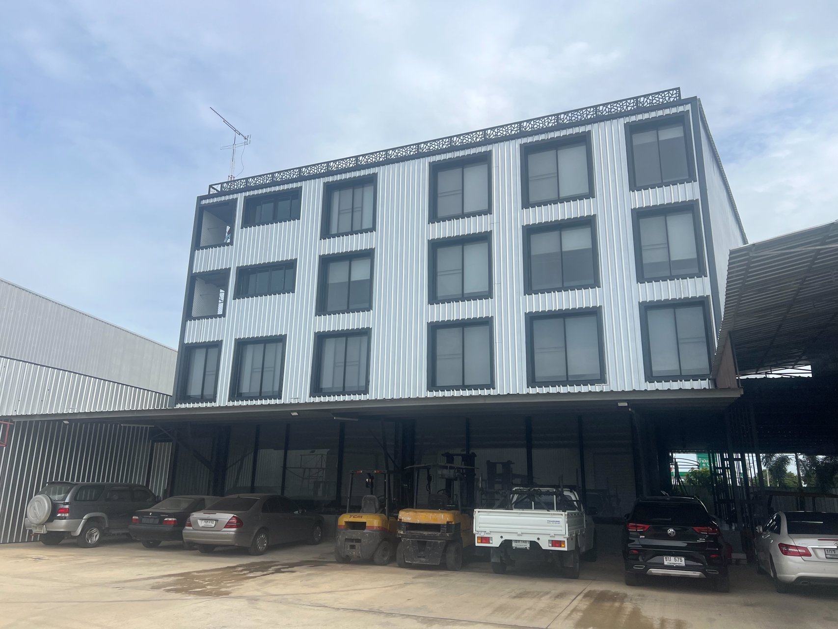 ขายโกดัง-พื้นที่ทั้งหมด-13-ไร่-ติดถนนใหญ่เส้น-340-หน้ากว้าง-100-เมตร