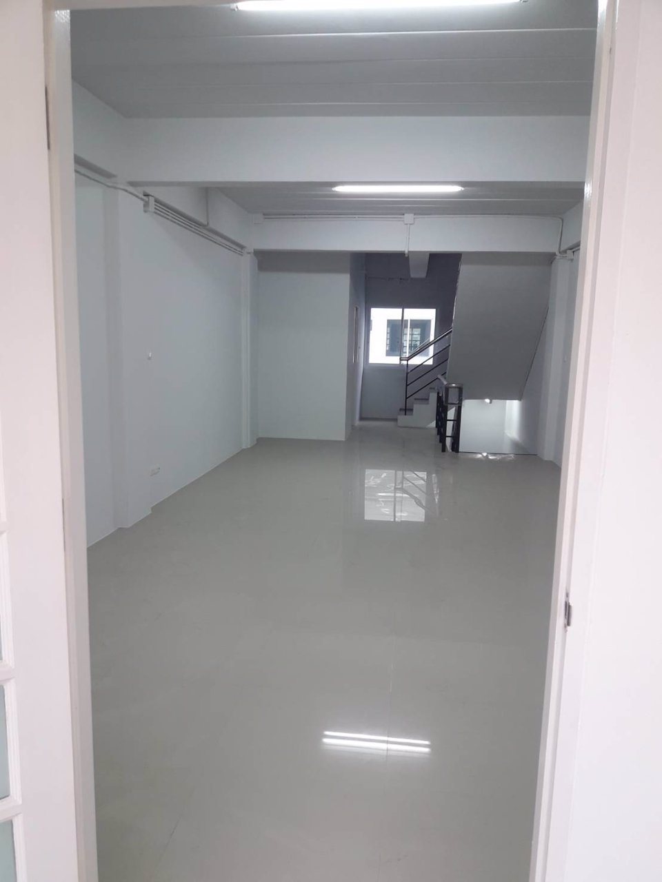 ขายขาดทุน-อาคารพาณิชย์-35-ชั้น-พร้อมผู้เช่า-ทำเลดี-โครงการทิวลิปสแควร์-ติดถนนเพชรเกษม