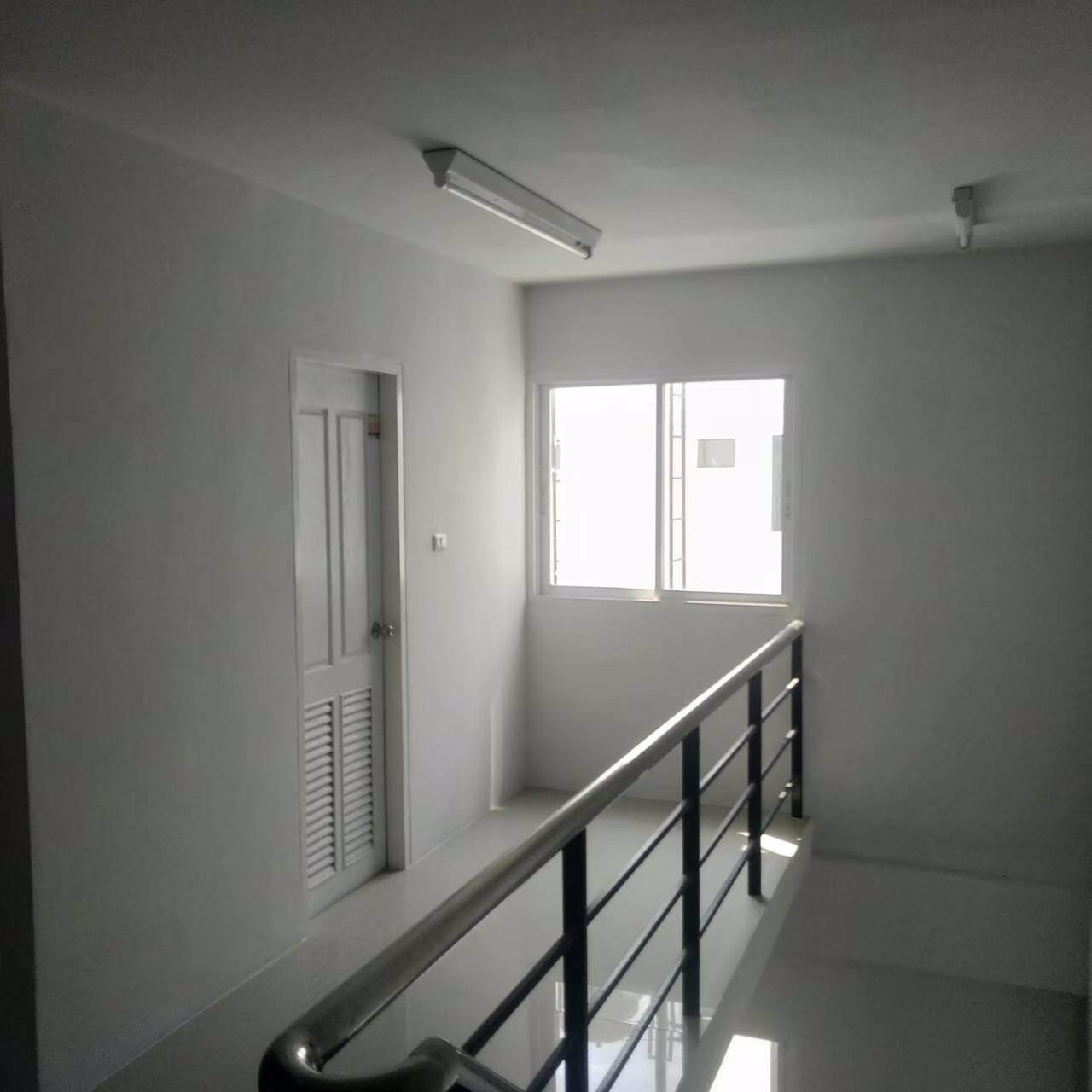 ขายขาดทุน-อาคารพาณิชย์-35-ชั้น-พร้อมผู้เช่า-ทำเลดี-โครงการทิวลิปสแควร์-ติดถนนเพชรเกษม