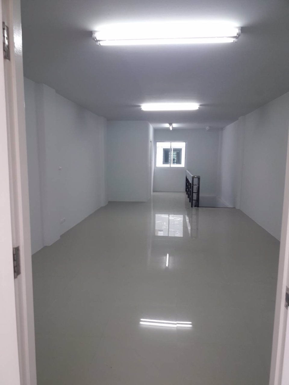 ขายขาดทุน-อาคารพาณิชย์-35-ชั้น-พร้อมผู้เช่า-ทำเลดี-โครงการทิวลิปสแควร์-ติดถนนเพชรเกษม