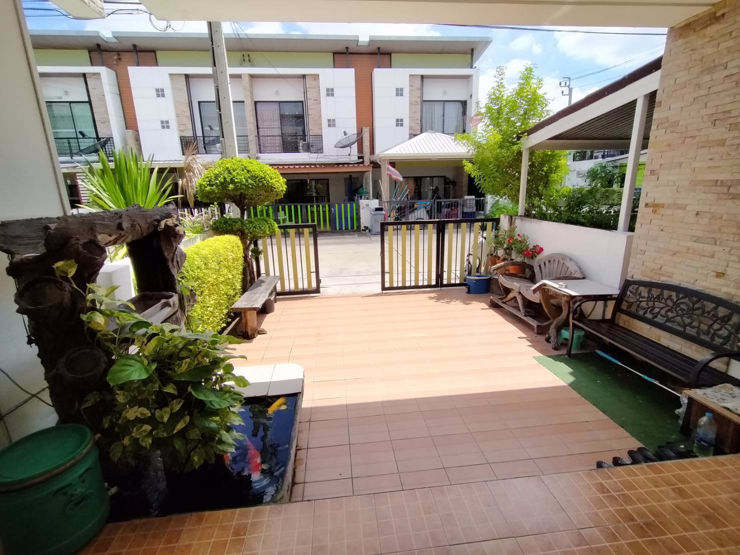 ขายและให้เช่า-ทาวน์โฮม-สวยพร้อมอยู่-2-ชั้น-the-enter-click-ซกาญจนาภิเษก-39-แขวงดอกไม้-เขตประเวศ-กท