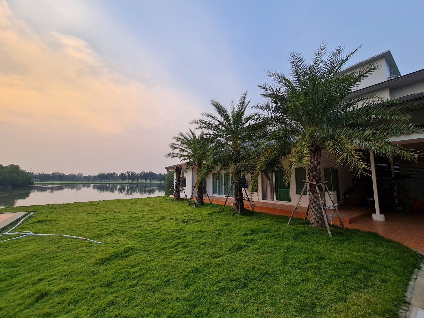 ขายบ้านหรู-สนามกอล์ฟไพน์เฮิร์สท-pinehurst-golf-club-รังสิต-ริมทะเลสาบ-พร้อมสระว่ายน้ำ