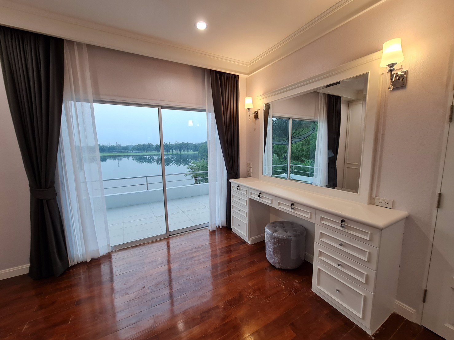 ขายบ้านหรู-สนามกอล์ฟไพน์เฮิร์สท-pinehurst-golf-club-รังสิต-ริมทะเลสาบ-พร้อมสระว่ายน้ำ