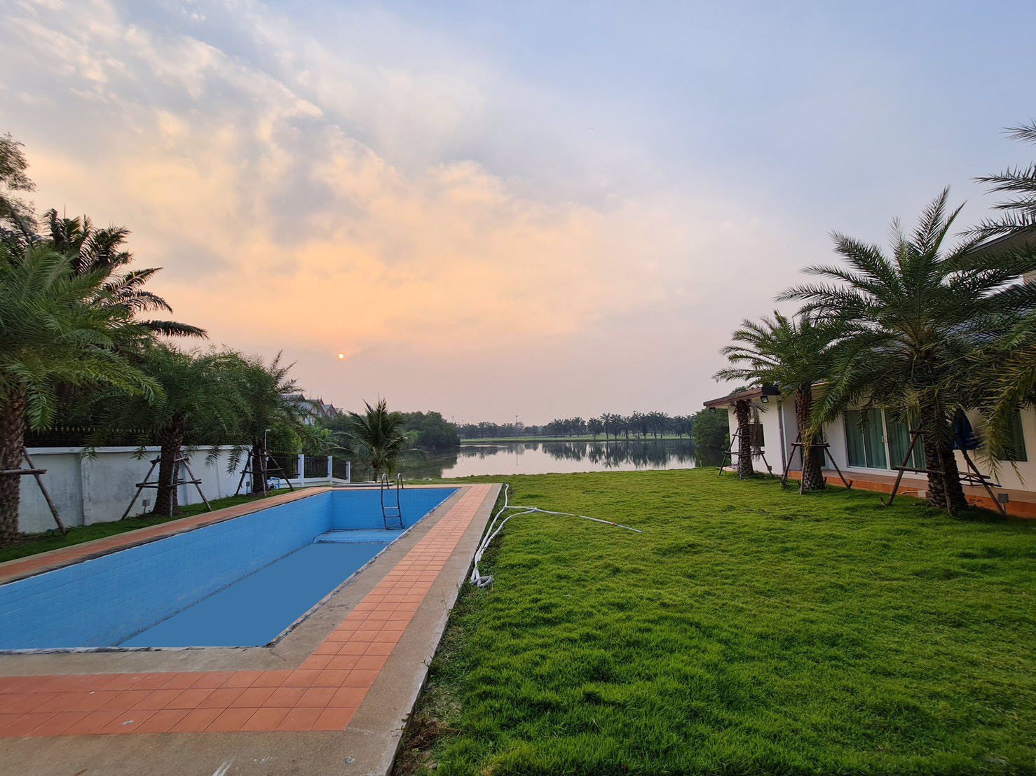 ขายบ้านหรู-สนามกอล์ฟไพน์เฮิร์สท-pinehurst-golf-club-รังสิต-ริมทะเลสาบ-พร้อมสระว่ายน้ำ