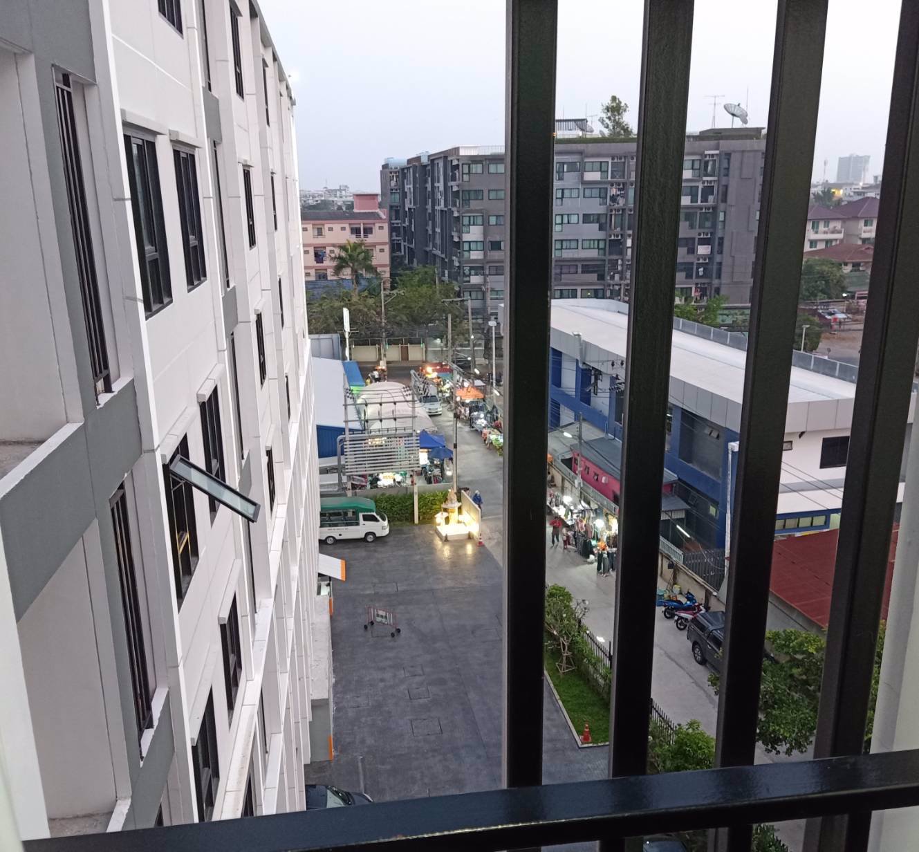 ขายคอนโดไรย์-สุขุมวิท-101-1-แถมเครื่องใช้ไฟฟ้า-เฟอร์นิเจอร์-ฟรีค่าใช้จ่ายวันโอน-ฟรีค่าส่วนกลาง-1-ปี