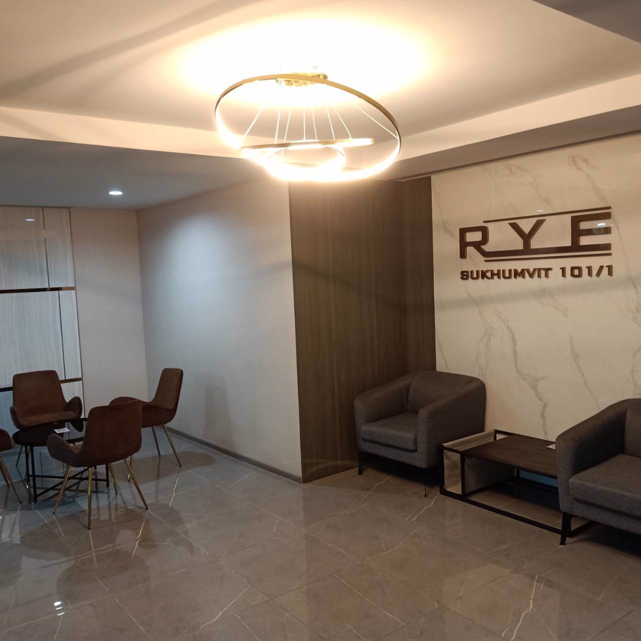 ขายคอนโดไรย์-สุขุมวิท-101-1-แถมเครื่องใช้ไฟฟ้า-เฟอร์นิเจอร์-ฟรีค่าใช้จ่ายวันโอน-ฟรีค่าส่วนกลาง-1-ปี