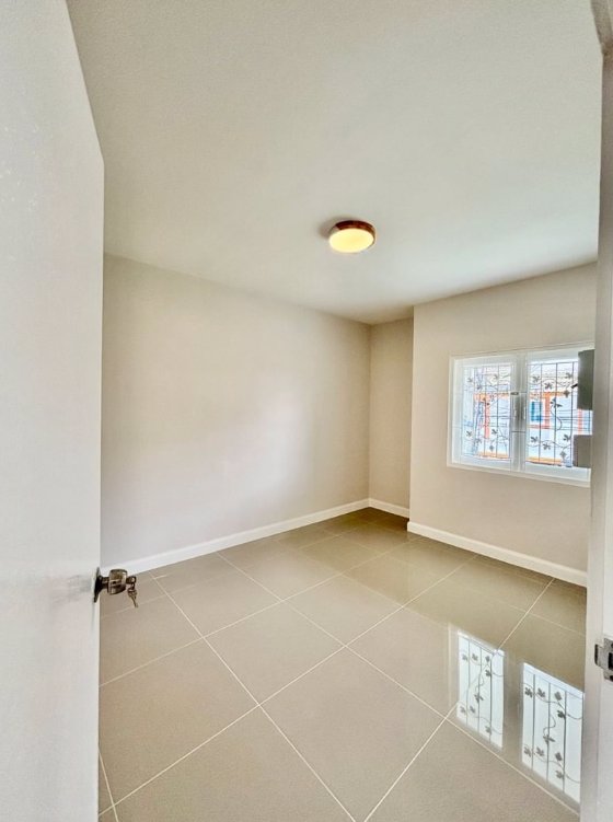 ขายด่วน-ขายถูก-บ้านรีโนเวทใหม่-เหลือเพียง-155-ล้าน-รีบจองด่วนเลยครับ