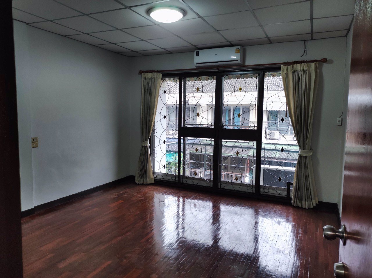 ทาวน์เฮ้าส์ให้เช่า-ซอยวงศ์สว่าง-19-ใกล้-mrt-วงศ์สว่าง-และ-big-c-วงศ์สว่าง