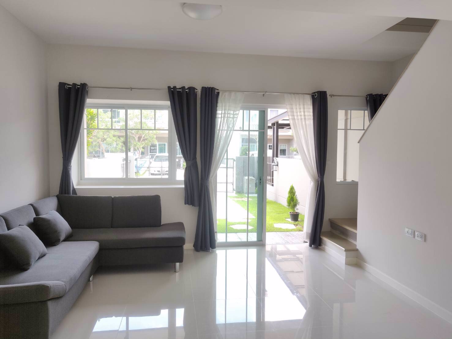 ขายบ้านทาวน์โฮม-อินดี้-indy-ศรีนครินทร์-ร่มเกล้า-ใกล้สนามบินสุวรรณภูมิ-และ-airport-link-ลาดกระบัง