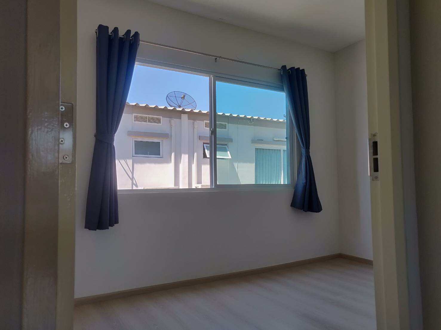 ขายบ้านทาวน์โฮม-อินดี้-indy-ศรีนครินทร์-ร่มเกล้า-ใกล้สนามบินสุวรรณภูมิ-และ-airport-link-ลาดกระบัง