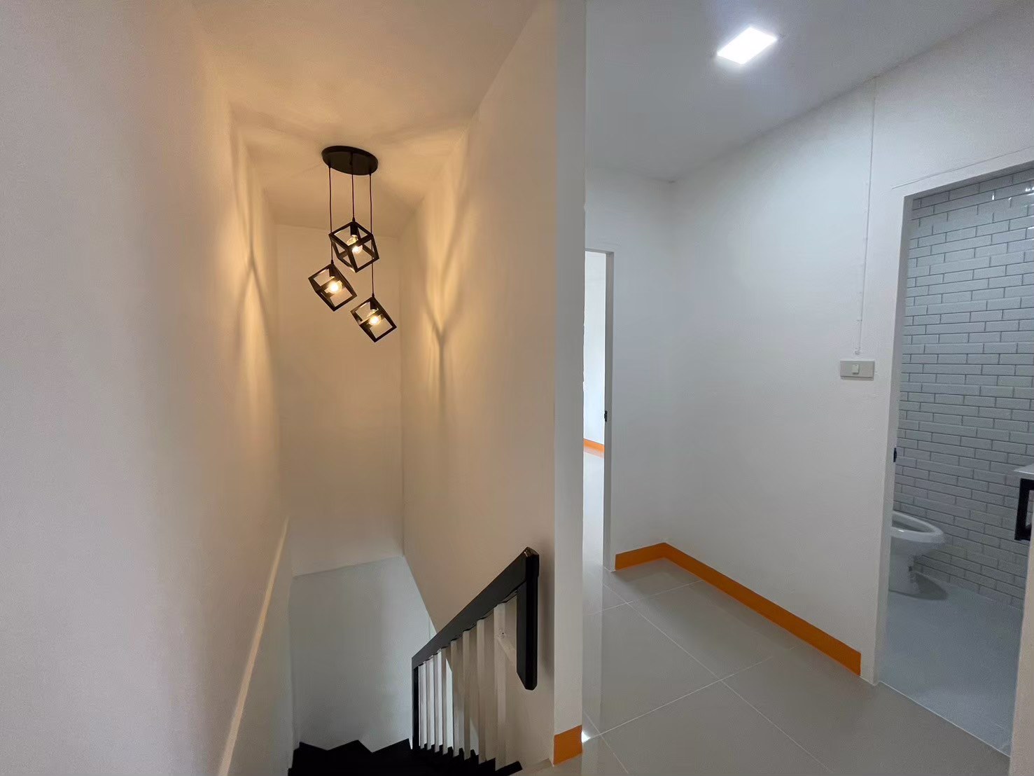 ขายทาวน์เฮ้าส์-2-ชั้น-หมู่บ้าน-โฮมเซ็นเตอร์-สายไหม-รีโนวเวททั้งหลัง