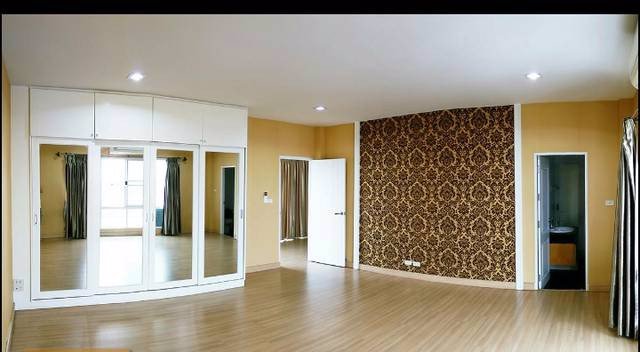 ทาวน์โฮม-3-ชั้นครึ่ง