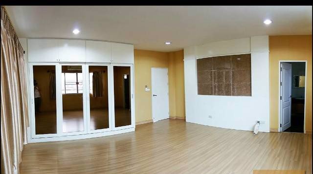 ทาวน์โฮม-3-ชั้นครึ่ง