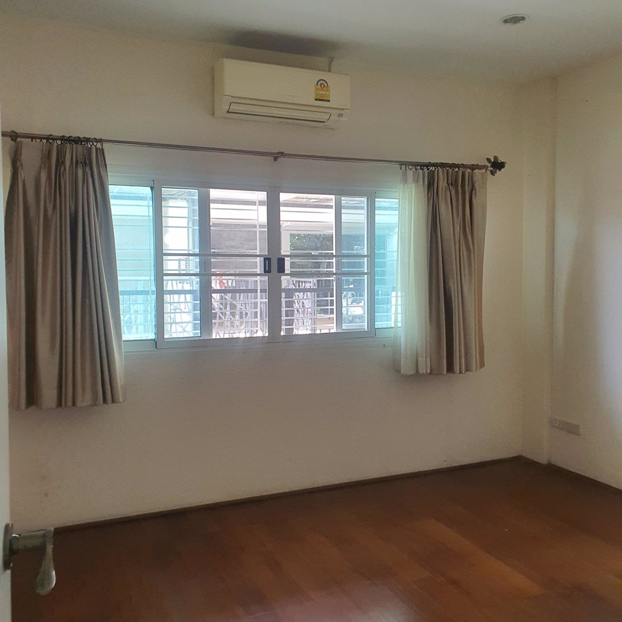 ทาวน์โฮม-3-ชั้นครึ่ง