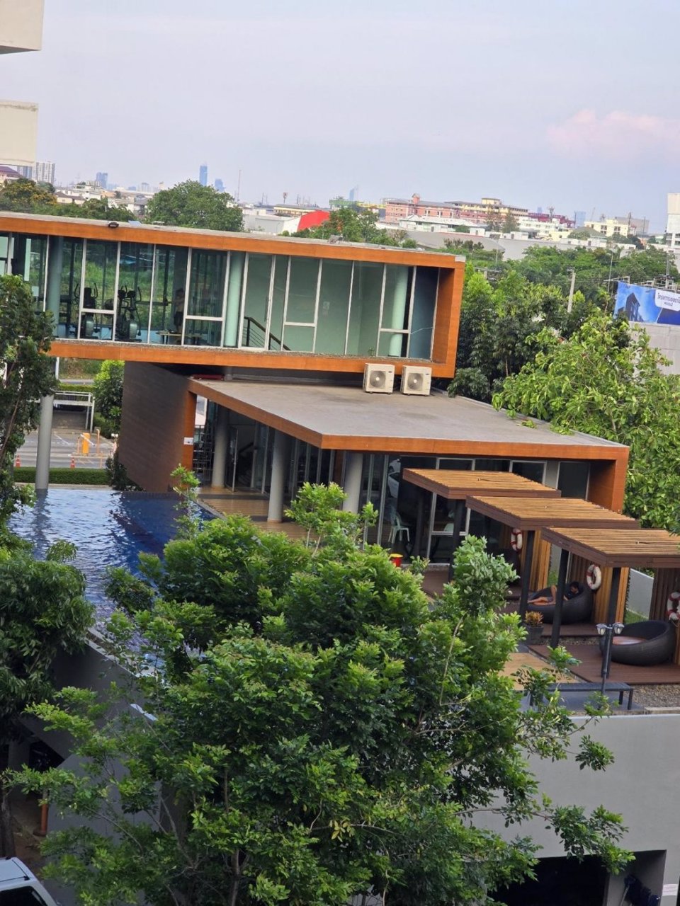 ขายคอนโดเซอราโน่พระราม-2-ใกล้เซ็นทรัลพระราม2-เดินทางเพียง-2-นาที-ถึง