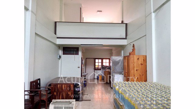 ขายอาคารพาณิชย์บนถนนเชียงใหม่-แม่ริม-ขาเข้าเมือง-ขนาด-16-ตรว-3-ชั้น-พร้อมชั้นลอย-มี-2-นอน-3-น้ำ