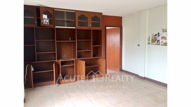 ขายอาคารพาณิชย์บนถนนเชียงใหม่-แม่ริม-ขาเข้าเมือง-ขนาด-16-ตรว-3-ชั้น-พร้อมชั้นลอย-มี-2-นอน-3-น้ำ