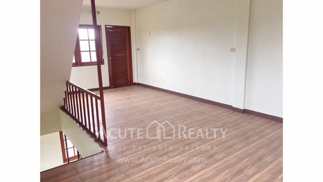 ขายอาคารพาณิชย์บนถนนเชียงใหม่-แม่ริม-ขาเข้าเมือง-ขนาด-16-ตรว-3-ชั้น-พร้อมชั้นลอย-มี-2-นอน-3-น้ำ