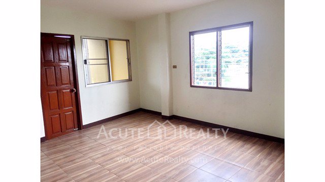 ขายอาคารพาณิชย์บนถนนเชียงใหม่-แม่ริม-ขาเข้าเมือง-ขนาด-16-ตรว-3-ชั้น-พร้อมชั้นลอย-มี-2-นอน-3-น้ำ