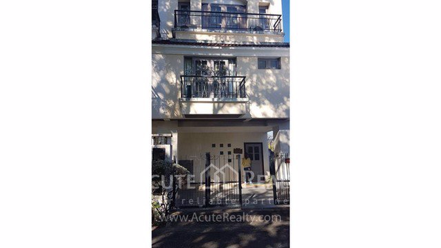 ขายทาวน์โฮม-หมู่บ้านปาล์มสปริงส์-จเชียงใหม่-เนื้อที่ดิน-29-ตรว-ฟอร์นิเจอร์และเครื่องใช้ไฟฟ้าครบ