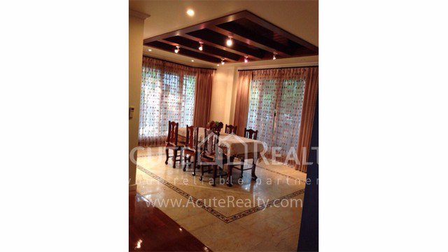 ขายหรือให้เช่าบ้านเดี่ยว-หมู่บ้านล้านนาธารา-อหางดง-147-ตรว-6-นอน-6-น้ำ-ห่างจากสนามบินเพียง-5-นาที