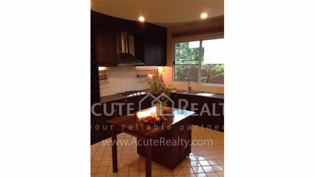 ขายหรือให้เช่าบ้านเดี่ยว-หมู่บ้านล้านนาธารา-อหางดง-147-ตรว-6-นอน-6-น้ำ-ห่างจากสนามบินเพียง-5-นาที