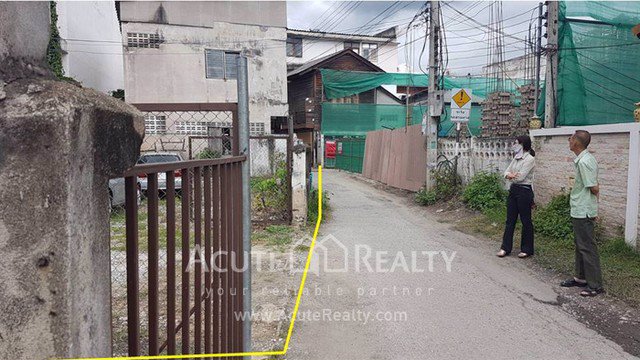 ขายบ้านพร้อมที่ดินใจกลางเมือง-ถช้างม่อย-จเชียงใหม่-ขนาด-130-ตรว-2-นอน-2-น้ำ-ใกล้ประตูท่าแพ