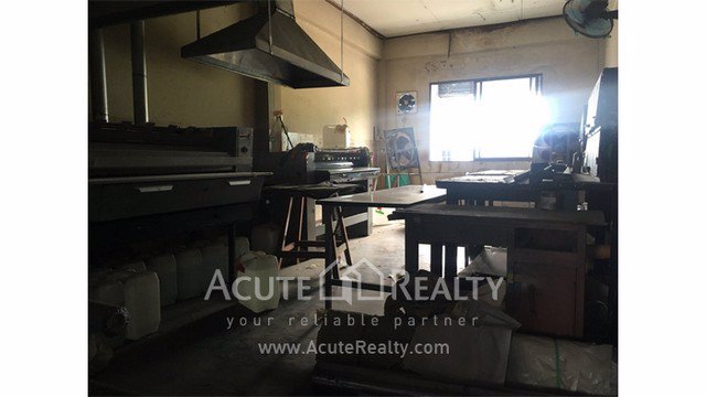 ขายอาคารพาณิชย์-ติดถนนหลัก-ในคูเมืองเชียงใหม่-ขนาด-34-ตรว-4-นอน-3-น้ำ-ทำเลดีมาก