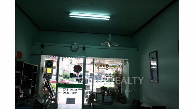 ขายอาคารพาณิชย์-ตรงข้ามเซ็นทรัลกาดสวนแก้วเชียงใหม่-ขนาด-20-ตรว-2-ชั้น-1-นอน-2-น้ำ-ทำเลในเมือง