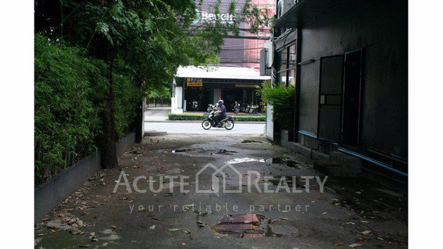 ขายอาคารพาณิชย์-ตรงข้ามเซ็นทรัลกาดสวนแก้วเชียงใหม่-ขนาด-20-ตรว-2-ชั้น-1-นอน-2-น้ำ-ทำเลในเมือง