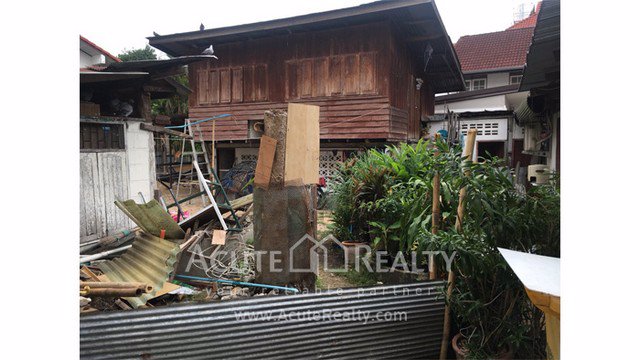 ขายที่ดินพร้อมสิ่งปลูกสร้าง-ในคูเมืองเชียงใหม่-ติดถนนหลัก-เนื้อที่-127-ตรว-ใกล้ประตูท่าแพ