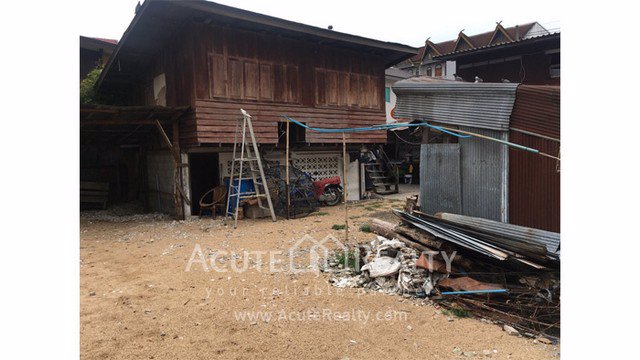 ขายที่ดินพร้อมสิ่งปลูกสร้าง-ในคูเมืองเชียงใหม่-ติดถนนหลัก-เนื้อที่-127-ตรว-ใกล้ประตูท่าแพ