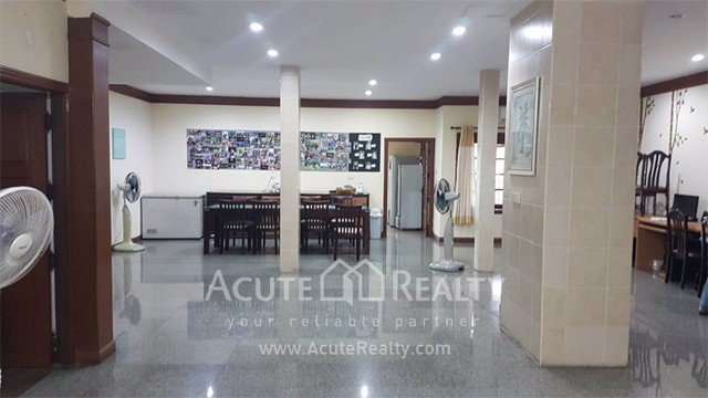 ขายบ้านหลังใหญ่กลางเมืองพร้อมที่ดินทำเลทอง-ขนาด-14570-ตรว-2-ชั้น-4-นอน-6-น้ำ-ใกล้สนามบิน