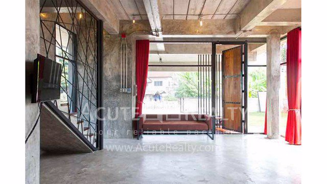 ขายบ้านเดี่ยว-อสันกำแพง-จเชียงใหม่-100-ตรว-2-ชั้น-3-นอน-3-น้ำ-ตกแต่งสไตล์ลอฟท์-พร้อมเฟอร์นิเจอร์